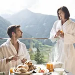 格拉多纳山木屋度假酒店 4*