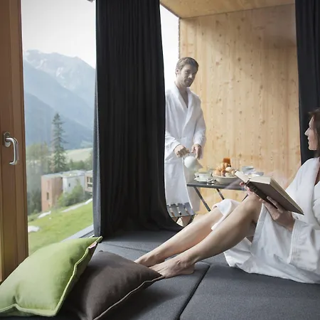 Gradonna Mountain & מלון