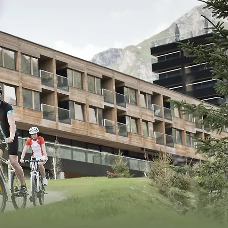 Gradonna Mountain & Otel 4*
