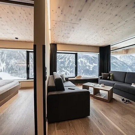 Gradonna Mountain & 4*