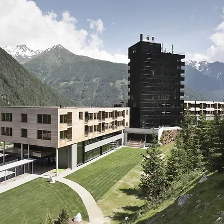 Hotel Gradonna Mountain & 4*
