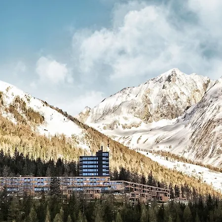 Gradonna Mountain & Hotel 4*