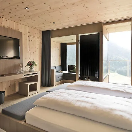 Hotel Gradonna Mountain & 4*